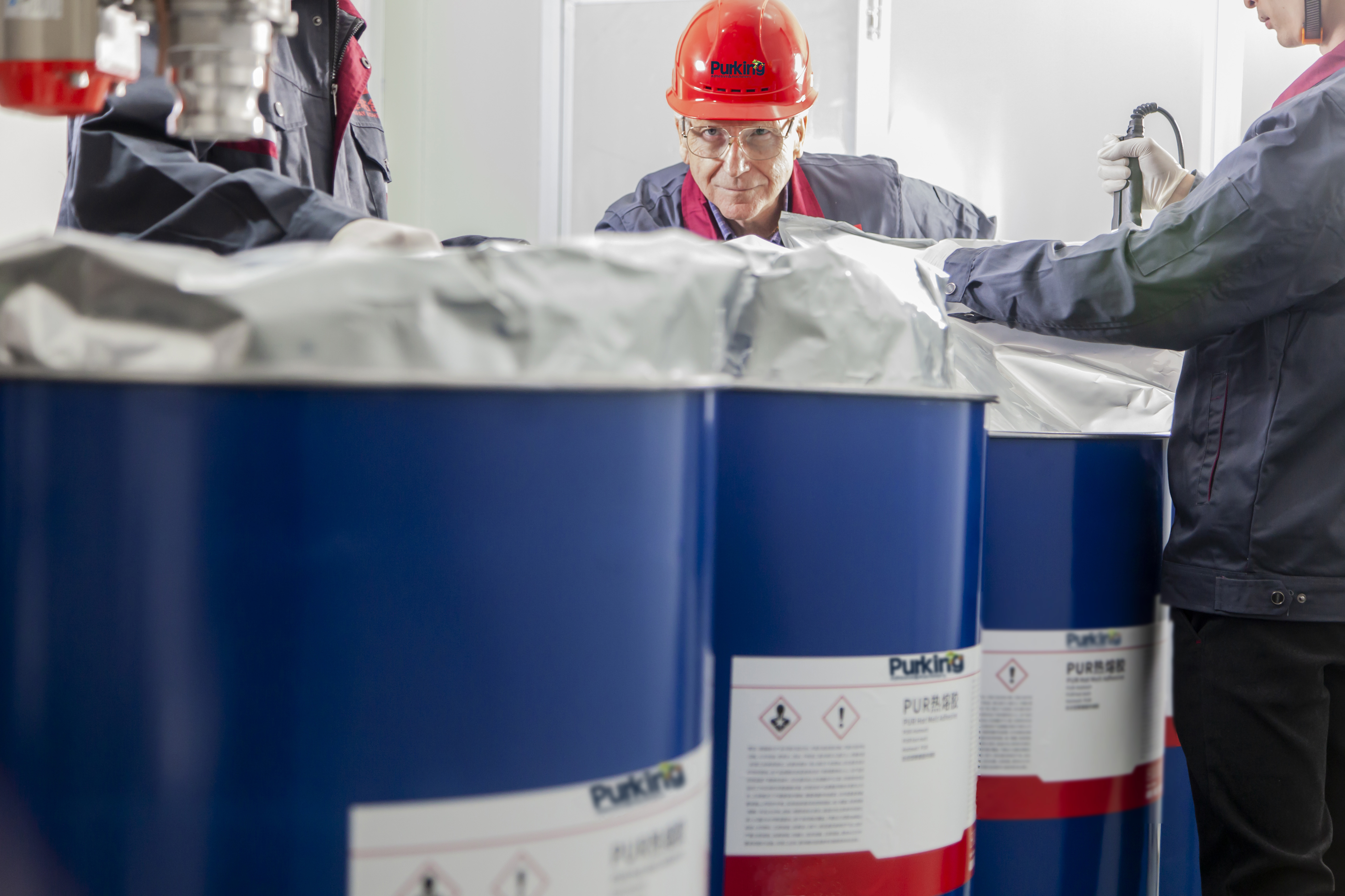 Påføring av reaktivt polyuretan smeltelim